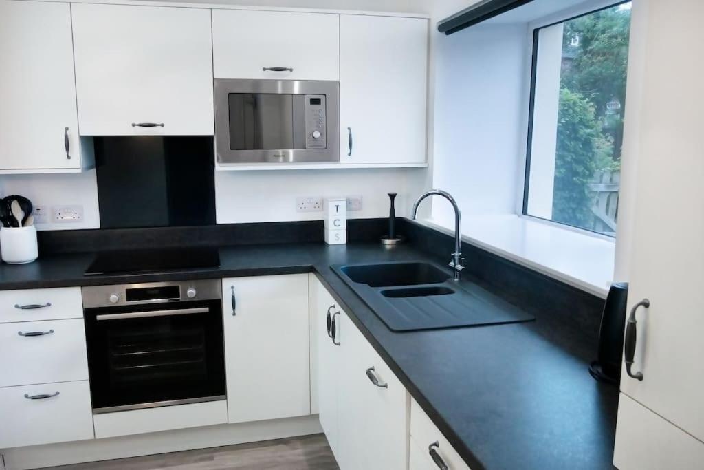 Central 2 Bedroom Luxury Home Close To River Ness Inverness Esterno foto