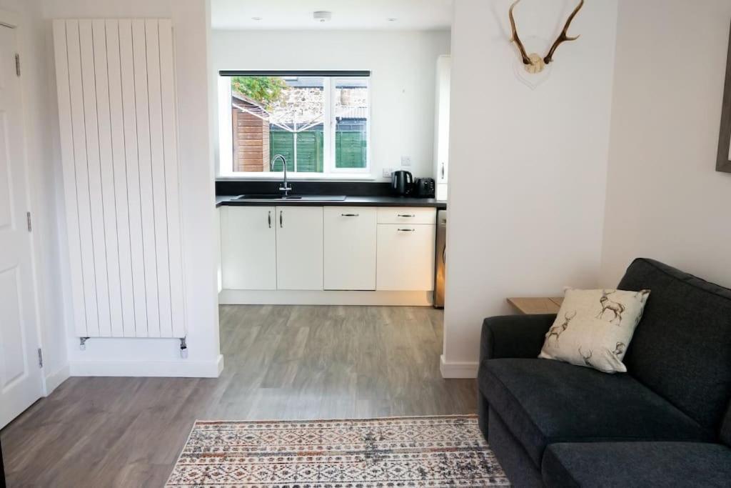 Central 2 Bedroom Luxury Home Close To River Ness Inverness Esterno foto